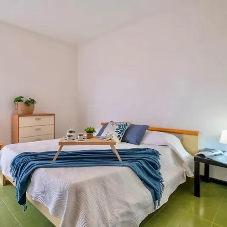 6 Beds In In Just 150 Mt From The Sea *